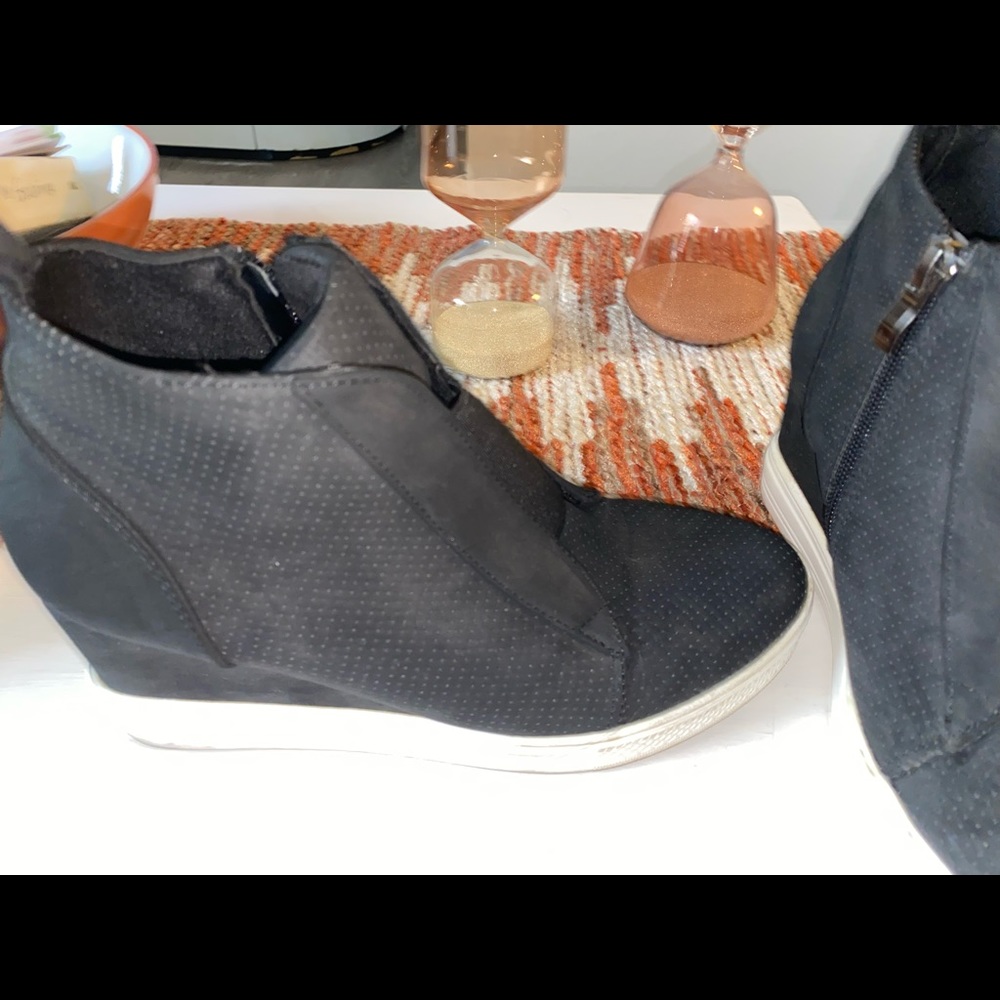 Wedge sneakers